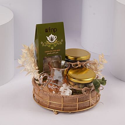 Green Tea And Mixed Nuts Gift Set: Gift Hampers