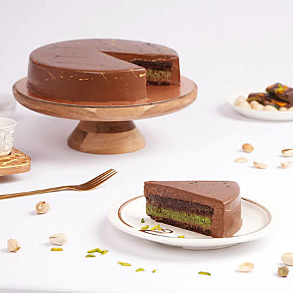 Dubai Chocolate Cake: Cake Delivery in Ras Al Khaimah