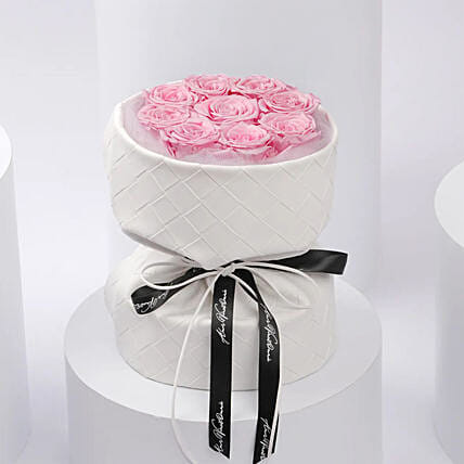 Blush Pink Eternal Roses: باقات ورد