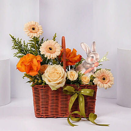 Bunny Peach Floral Basket: هدايا عيد الفصح