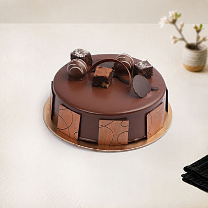 Truffle Brownie Fudge Delight Cake: 