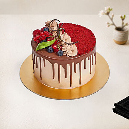 Chocolaty Red Velvet Eggless Cake:  Eggless Cake Delivery