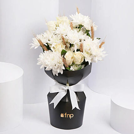 Ethereal Blooms For Her: توصيل ورد في عمان