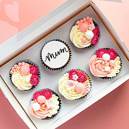 Mothers Day Red Velvet Cupcake: هدايا عيد الأم في عُمان
