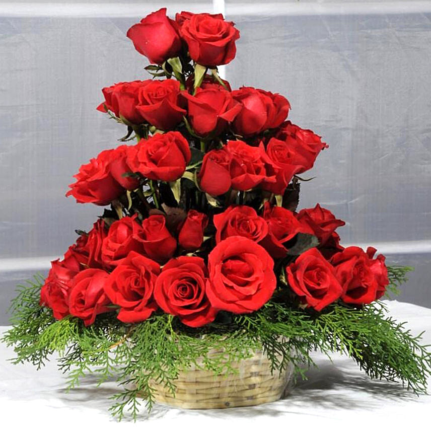 Red Rose Basket: Send Gifts To Pakistan