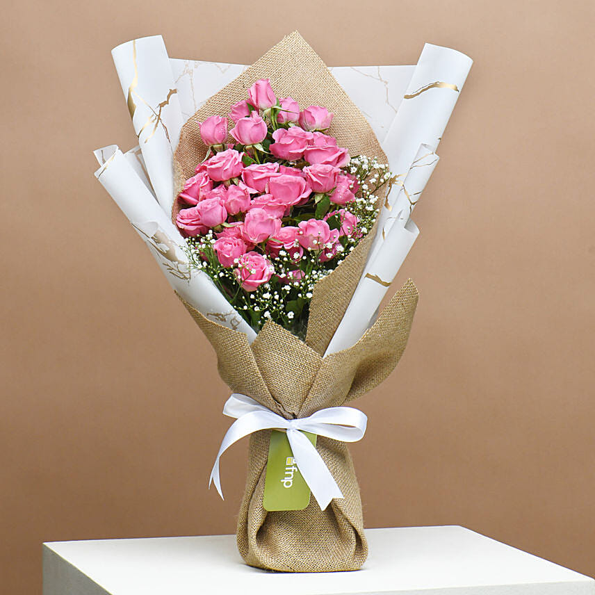 Blushing Beauty Roses: Send Anniversary Gifts To Qatar