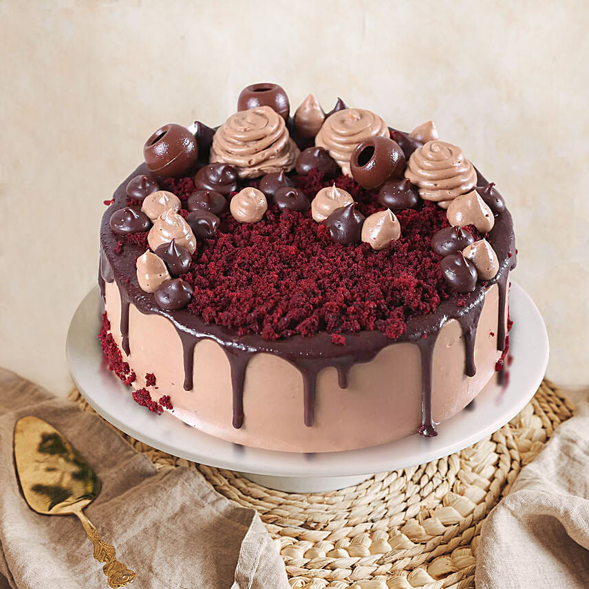 Chocolaty Red Velvet Cake: Send Romantic Gifts To Qatar