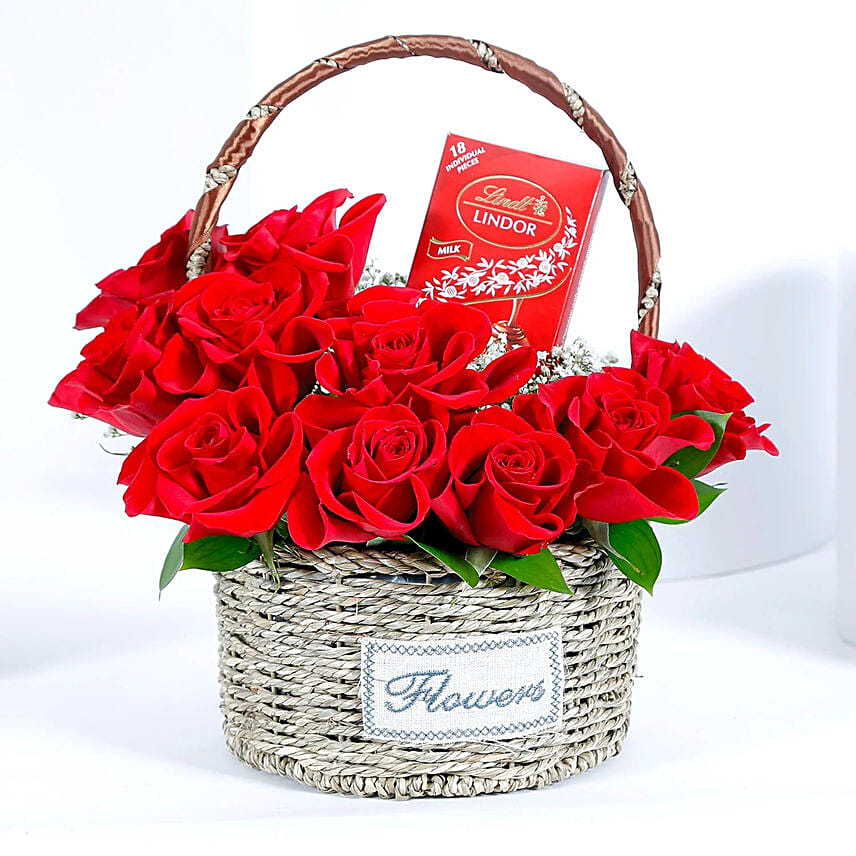 Divine Roses with Chocolaty Treasure: 