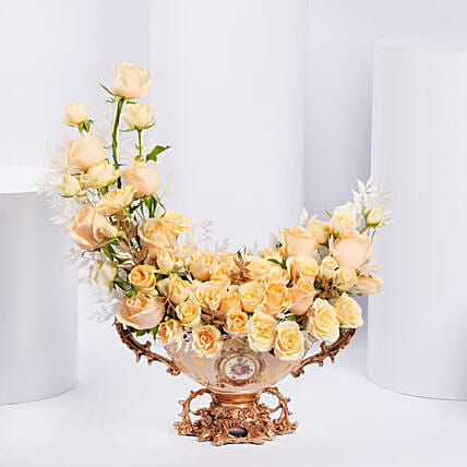 Crescent Moon Flowers Arrangement: هدايا رمضان في قطر