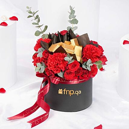 Floral Chocolate Bliss For Valentines: Send Chocolates To Qatar