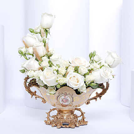 White Roses Arrangement: هدايا رمضان في قطر
