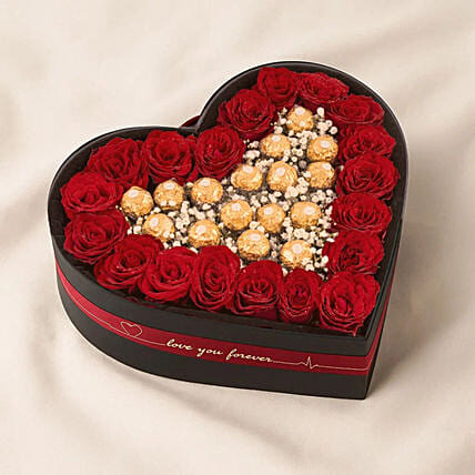 Love Your Forever Rose n Rocher's Heart Box: شوكولاتة في قطر