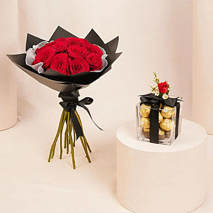 10 Red Rose Flowers Bouquet with Chocolate: 