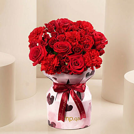 Signature Red Romance Bouquet: Send Valentine's Day Gifts to Qatar