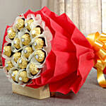 باقة شوكولاتة فيريرو روشيه كبيرة بتغليف أحمر وأبيض رومانسي