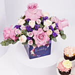 مزهرية ورد عيد الميلاد و قطع كب كيك ة