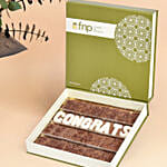 هدايا تخرج - باقة ورد في غلاف أسود مع بوكس شوكولاته