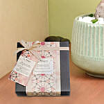 نبات بونساي مع علبة شوكولاتة باتشي