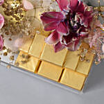 هدية عيد ميلاد مع عبارة العمر كله فرح مع ورود وشوكولاته