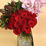 هدية باقة ورد أحمر في فازه مع كيك ريد فيلفيت