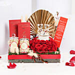 بوكس هدايا شوكولاتة وورد مع تمثال الكريستال مع 2 شمعة