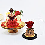 كيكة ريد فلفيت لذيذة مع وردة حمراء طويلة العمر وصورة محفورة