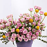 باقة ورد بيبي روز لون موف مع كراسبيديا صفراء في فازة