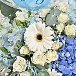 هدايا المولود الجديد صبي لون أزرق  - باقة ورد في بوكس مع بالونات