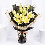 باقة 5 ورود من الزنابق الصفراء بغلاف بني