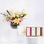 كومبو مزهرية ورود متنوعة مع بوكس شوكولاتة دبي