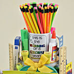 مجموعة قرطاسية كبيرة منسقة بشكل جميل مثالية للعودة للمدرسة