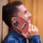 كفر آيفون 14 بخلفية سيارة مع اسم حسب الطلب