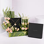 سانت هونوريه | عقد ملاكيت وباقة ورد للنساء