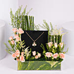 سانت هونوريه | عقد ملاكيت وباقة ورد للنساء