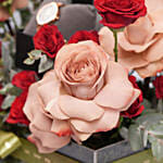 باقة ورود و ساعة تيتان راغا نسائية