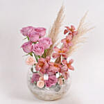 باقة ورود توليب فاخر وجوري وردي أنيق في فازة