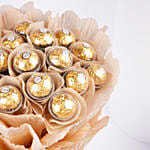 باقة شوكولاتة فيريرو روشيه صغيرة بتغليف أحمر وأبيض رومانسي