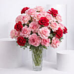 باقة من 50 وردة وردية في مزهرية زجاجية رائعة