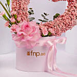 بوكس زهور وردية على شكل قلب للأم