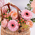 سلة روز و جربيرا وردية للأم