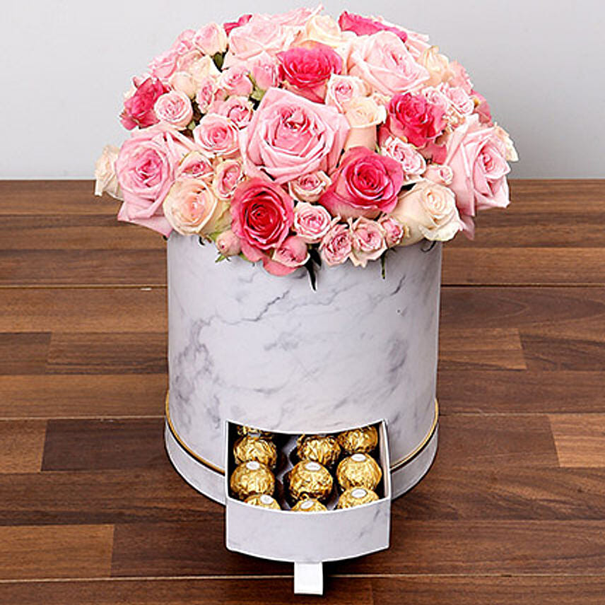 Box Of Pink Roses And Chocolates: 