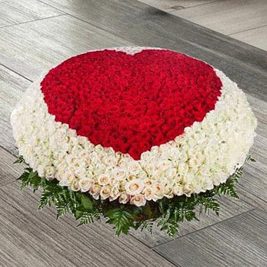 Exquisite Love Of Red N White: Send Birthday Flowers to Saudi Arabia