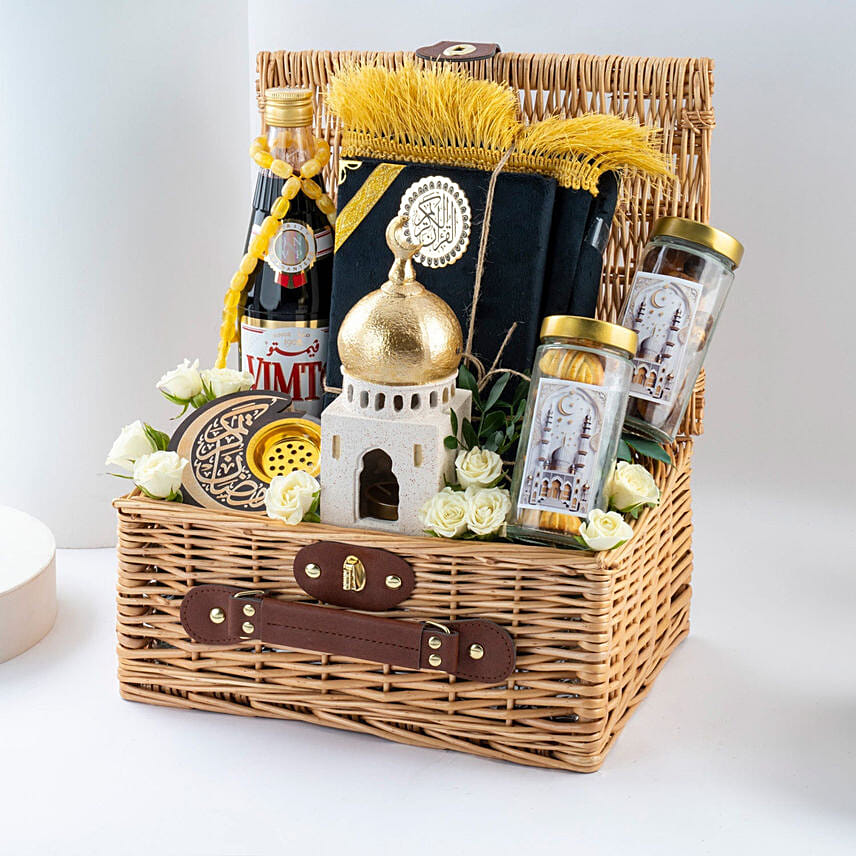 Opulent Ramadan Gifts Wicker Basket: 