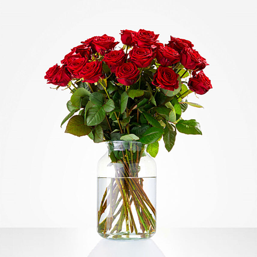 Romantic Red Rose Vase Arrangement: Gift Delivery in Riyadh