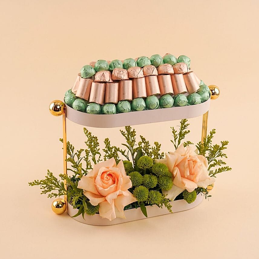 Luxury Patchi Gift with Peach Roses: 