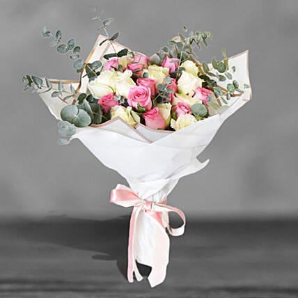 Lovely Mixed Roses Bouquet: Send Premium Fowers to Saudi Arabia