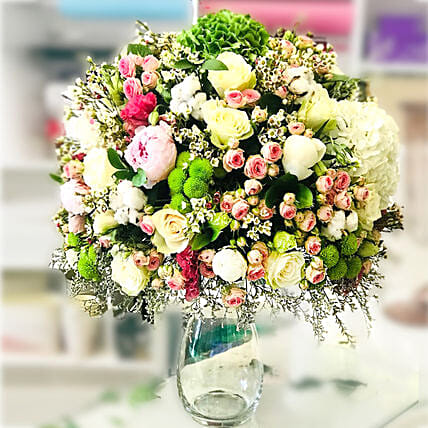 Mesmerising Mixed Flowers Glass Vase Arrangement: Send Premium Fowers to Saudi Arabia