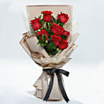 باقة 8 ورود حمراء في غلاف لون بيج أنيق