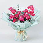 باقة 12 ورد جوري وردي غامق في غلاف أنيق