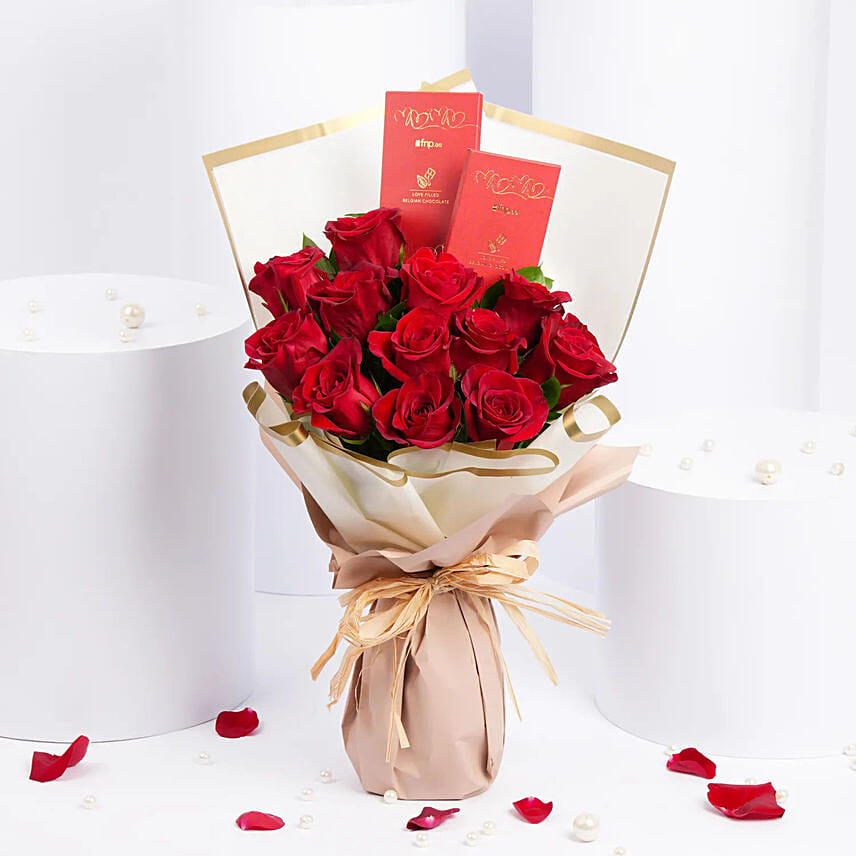 12 Roses and Chocolates Bouquet: توصيل ورد في سنغافورة